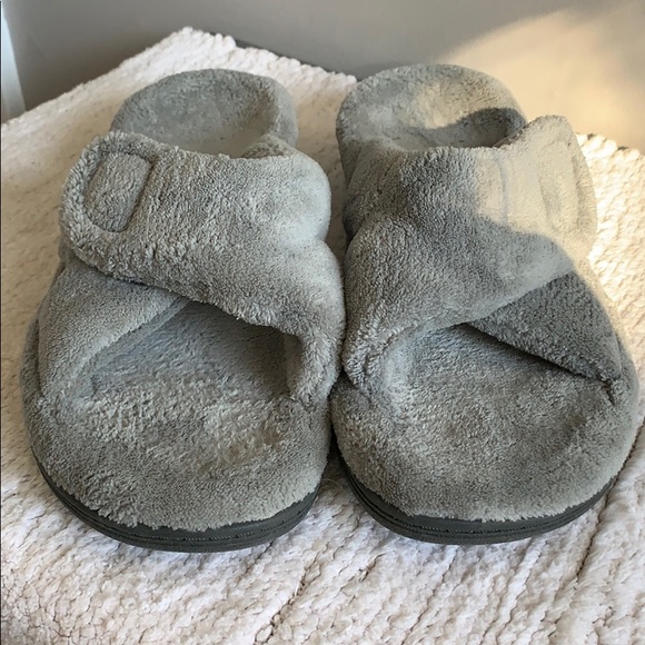 vionic slippers size 9